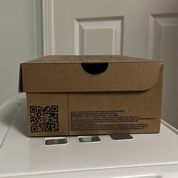 Women’s light bone vapormax 2021 flyknit - Picture 12 of 13